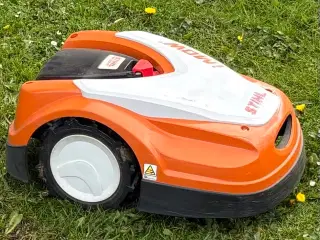 Still robot plæneklipper