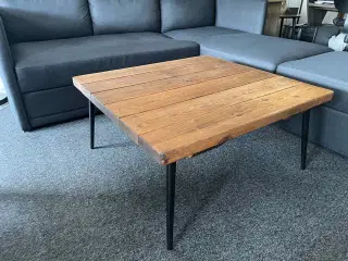 Sofabord i mørkt træ
