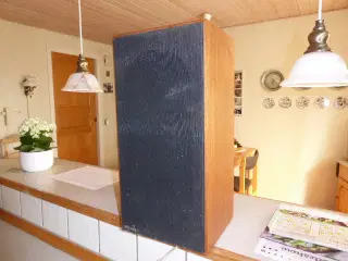 2 stk højtalere 23 cm. bred og 47 cm. høj