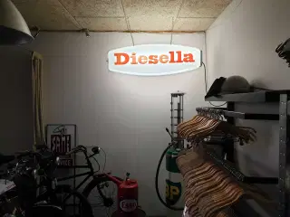 Diesella knallert lysskilt