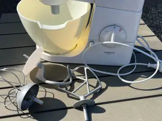 Kenwood røremaskine med tilbehør 