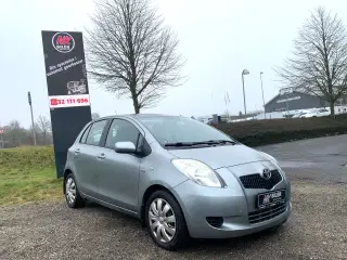 TOYOTA, YARIS, 1,4 Luna