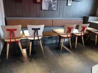 5 stk. borde, 5 stk. stole samt bænke