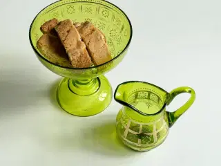 Opsats og kande, grønt glas, sæt