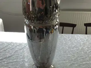 Stor vase i sølvplet