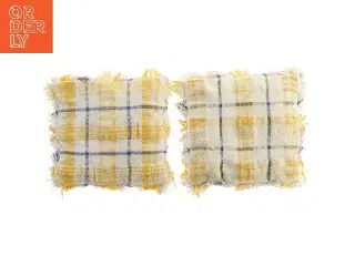 Sæt af plaid-mønstrede puder fra Ilva (str. 45x46 cm)