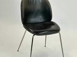 GUBI | Beetle Chair (Grå m. brun kant)