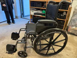 Næsten ny kørestol 