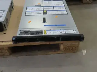 Server LENOVO MT 7X08 (Forsendelse ikke muligt)