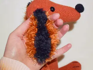 Hæklet gravhund, 35 cm