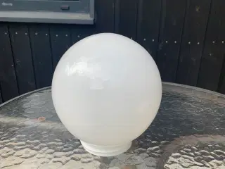 Lampeskærm i hvidt glas