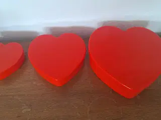 3 hjerteformet dåser af plastik
