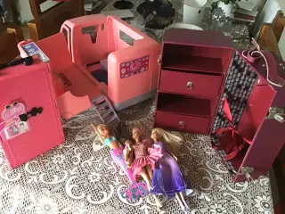 Dukke autocamper, skabe samt dukker