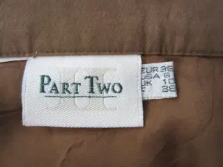 Fin kort nederdel fra Part Two i str. 36