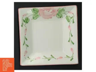 Firkantet porcelænsfad med blomster (str. 15x15 cm)