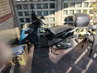Salg ad VGA 45 scooter. Kun kørt 1600km