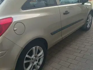 Opel Corsa 1,0 (næste syn februar 2027)