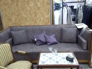 Mønstret sofa 