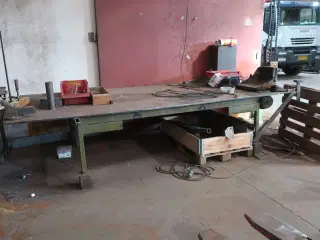 Svejsebord med indhold