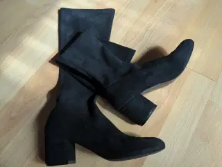 Lange støvler i sort