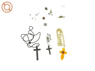 Smykker, med blandt andet kors (str. 8 x 8 cm)