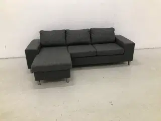 Chaiselong sofa m/vendbar chaiselong mørke grå.