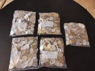 Et kilo mønter fra hele verden kun for 79 kr.