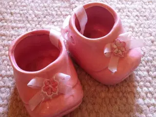 Søde dukkesko i pink porcelæn 
