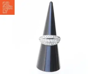 Sølvfarvet ring med zirkonia (str. 51)