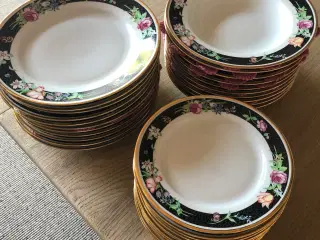 Diverse  tallerkener, Christineholm porcelæn