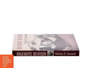 Brændte beviser : spændingsroman af Patricia D. Cornwell (Bog)