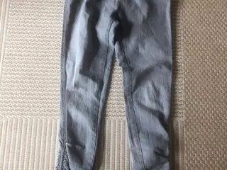 Pretty Sille grå strækbukser str 134 cm