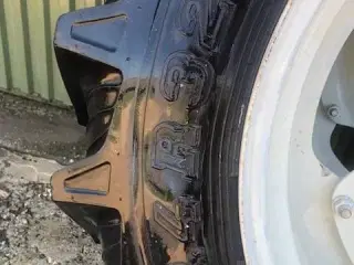 - - - Ukendt Sprøjtehjul 12.4R32/12.4R46