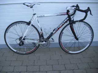Racercykel velholdt og i perfekt stand.