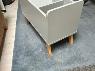 Pæn børne bogreol på ben