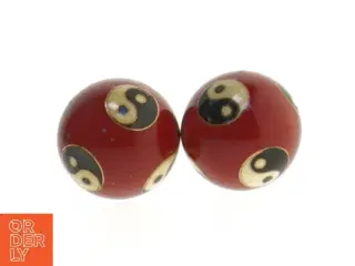 Røde meditationskugler yin yang bolde (str. Ø 4 cm)