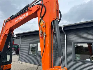 Hitachi ZX 55 U  hydrema fæste, kipbar planerskovl og en graveskovl.