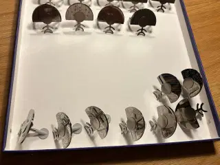 Servietholdere og menyskilt