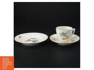 Porcelæn tekop med underkop og desserttallerken fra Bing Og Grøndal (str. Diameter 15 og en halv cm kop 6 xn 7 cm)