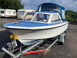 Hardtopbåd med bådtrailer 