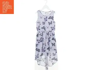 Sommerkjole med sommerfugle fra H&M (str. 146)