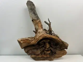 Unik træmaske af træstub