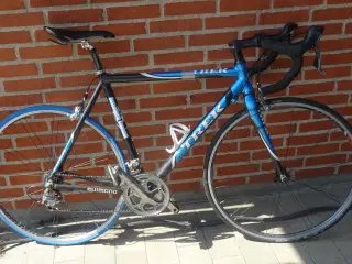 Racercykel (samt evt. cykeltrainere)