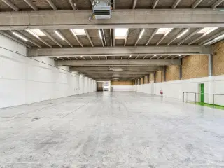 1.629 m2 logistikejendom med last mile lokation i Hvidovre