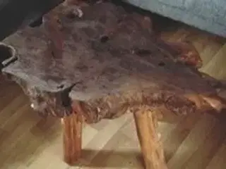 Sofabord - massivt rustikt træbord 