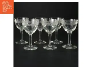 Sæt af seks vinglas (str. 13 cm)