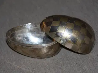 Påskeæg i metal 11,5 cm x 7,5 cm