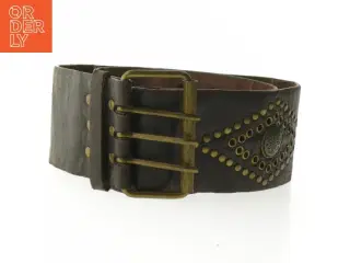 Læderbælte med nitter (str. 106 cm)