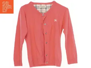 Cardigan i koral farve fra Burberry (str. 116)