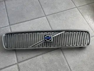 Volvo grill